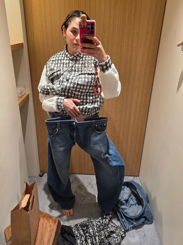 ชมพู่ อารยา อวดภาพลองกางเกงยีนส์ดีไซน์ล้ำจนต้องขยี้ตา