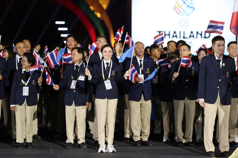 ในหลวง - พระราชินี เสด็จฯ ไปทรงเปิดการแข่งขันกีฬาซีเกมส์ ครั้งที่ 33