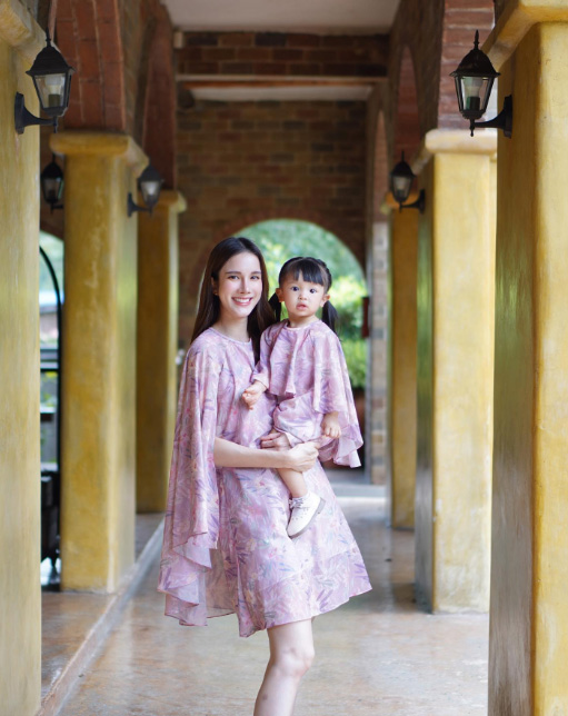 เนย ปภาดา ประวัติ