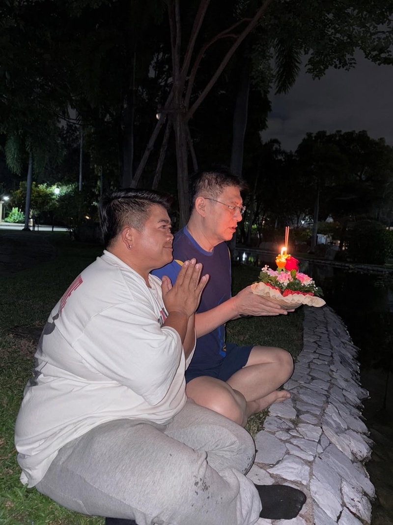 โก๊ะตี๋ อารามบอย พา ใบมิ้นต์ ไปลอยกระทงกับ พี่สรยุทธ 