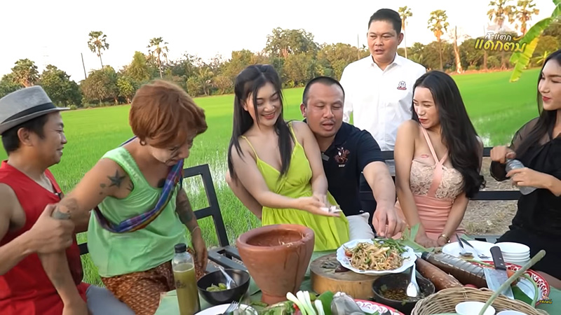 อี๊ด โปงลางสะออน แจงดราม่า สาวนั่งตัก ทิดสมปอง 