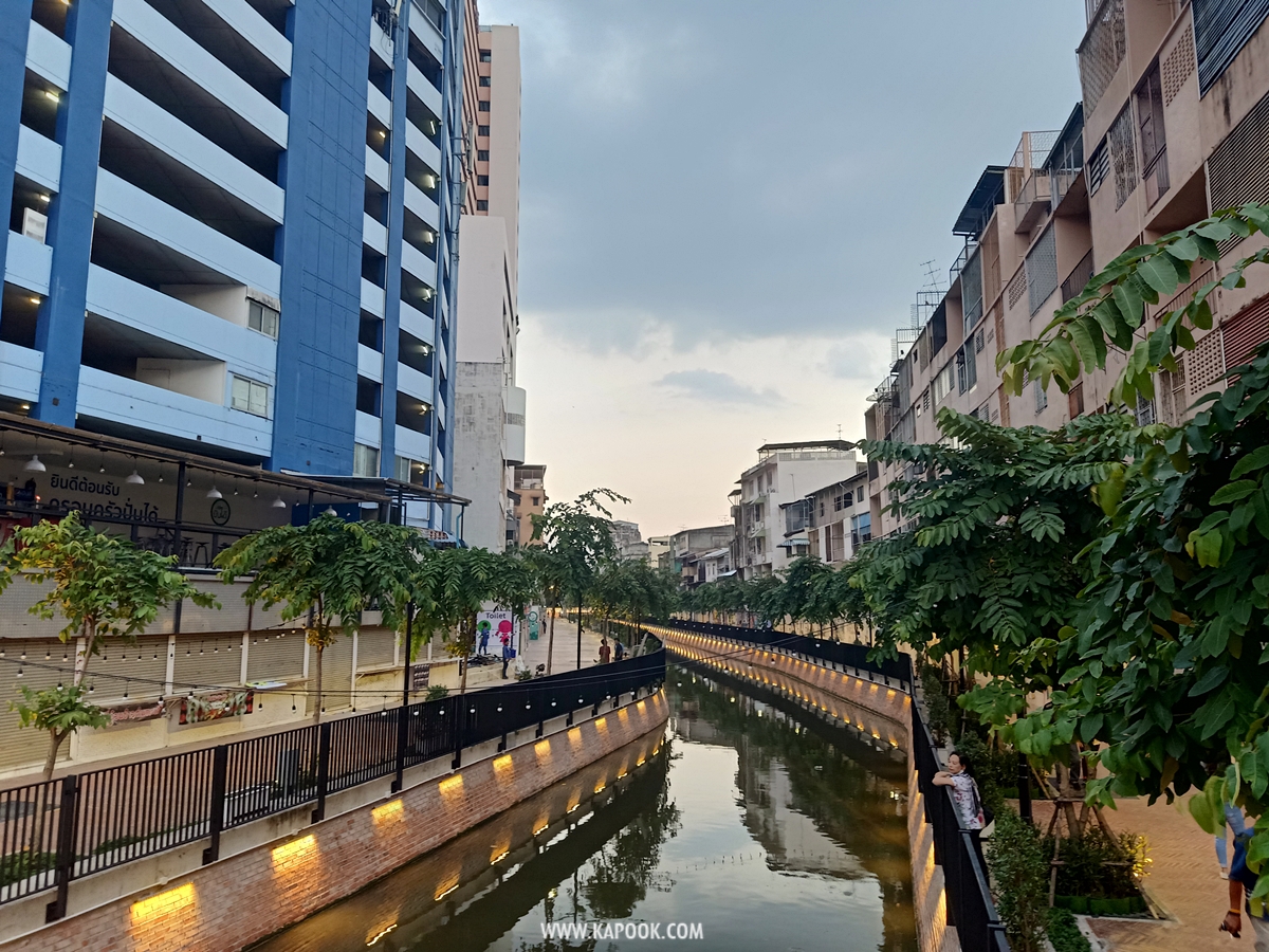 ถนนคนเดินคลองโอ่งอ่าง
