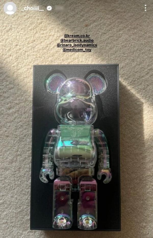 ชเวฮยอนอุค เงาสะท้อนใน Bearbrick