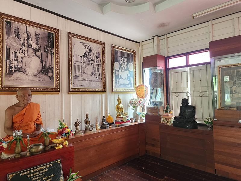 พระอุเชนทร์ วัดสวนขัน