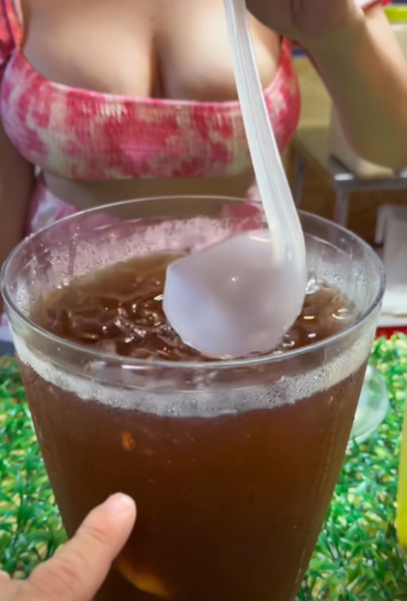 ซื้อชาเย็น