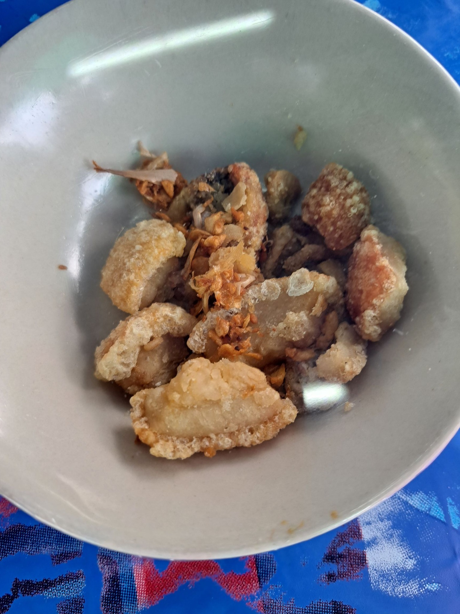 กะเพราหมูกรอบ