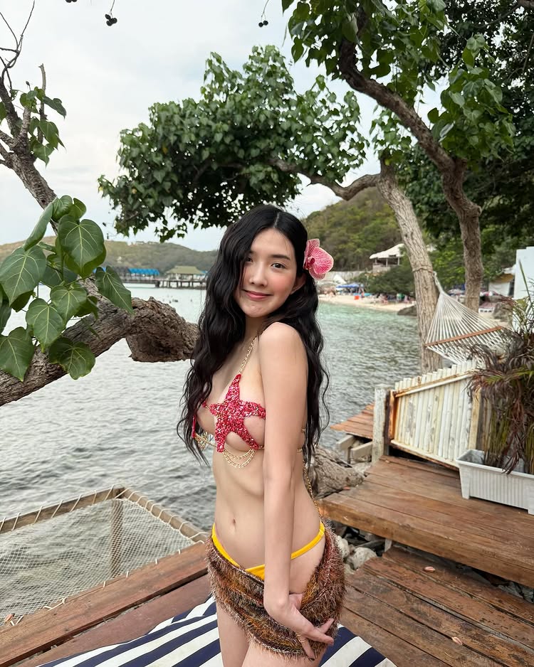 เบียร์ เดอะวอยซ์ นุ่งบิกินี่ปลาดาว โชว์อกอึ๋ม !