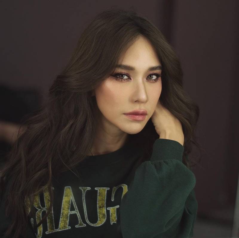 พลอย เฌอมาลย์