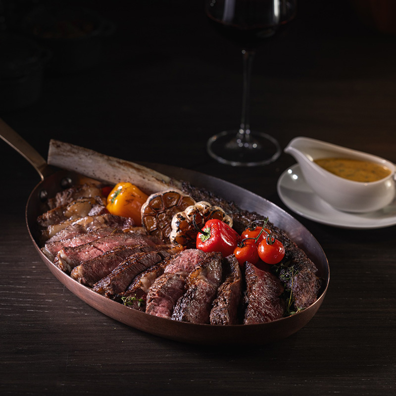 ห้องอาหาร ไฟร์เพลส กริลล์ แอนด์ บาร์ (Fireplace Grill and Bar) : โรงแรม อินเตอร์คอนติเนนตัล กรุงเทพฯ (InterContinental Bangkok)