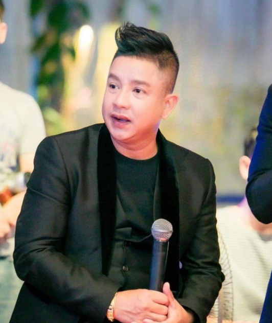 จั๊กกะบุ๋ม เชิญยิ้ม ประวัติ