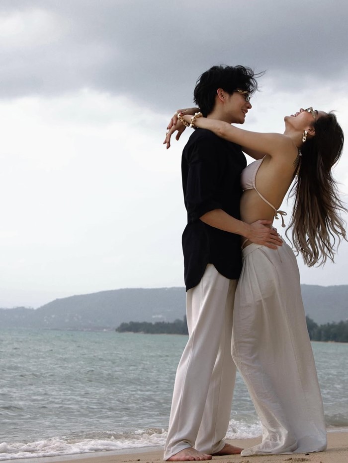 กระแต อาร์สยาม ควง โตชิ จิรทีปต์ เปิดโรงงานใหม่ สวย รวย และเก่งมาก  