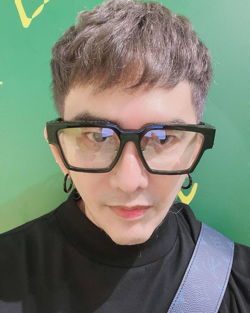 พชร์ อานนท์