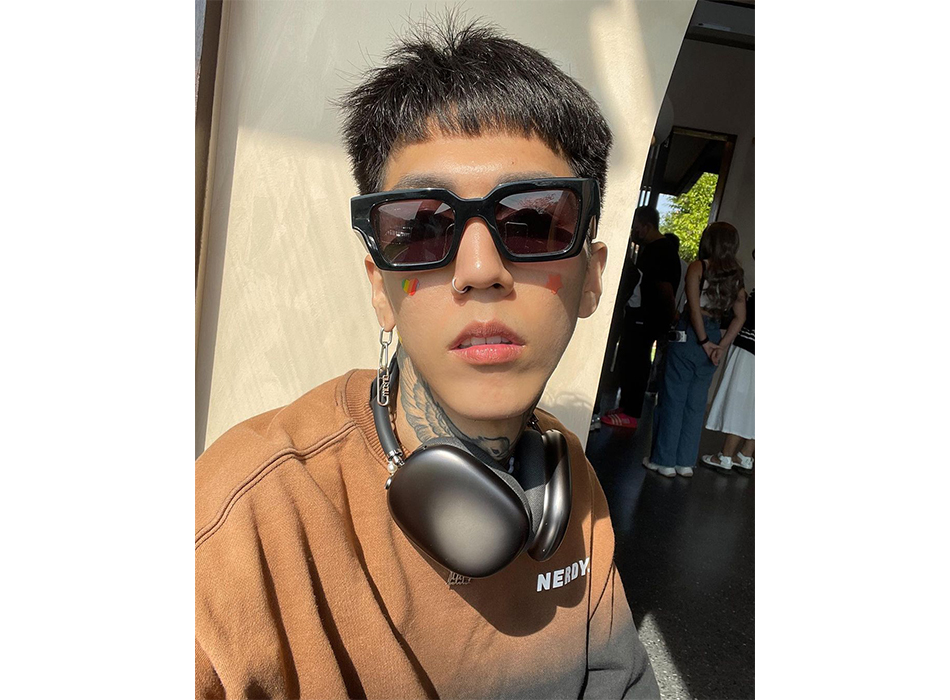 ฮาย paper planes