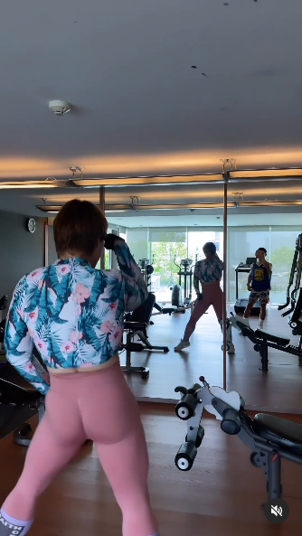  ดีเจบุ๊กโกะ 