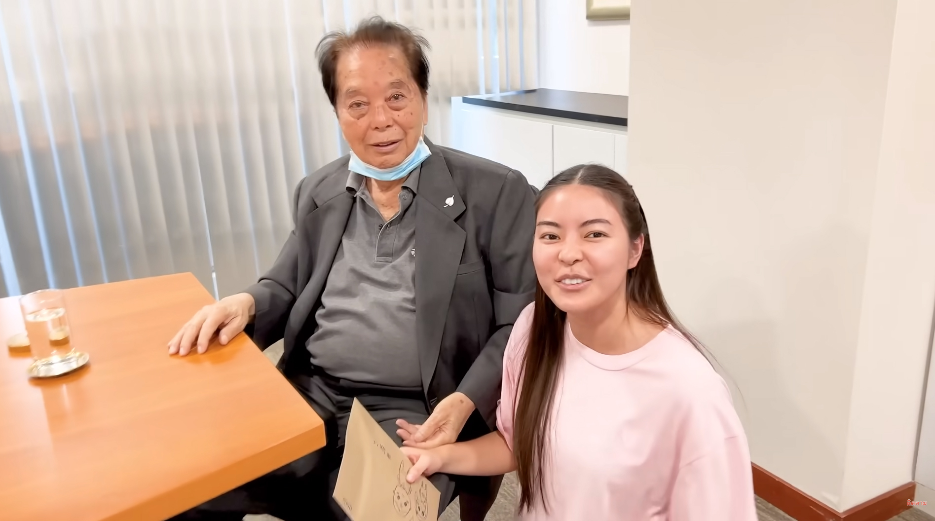  เอวา ปวรวรรณ 