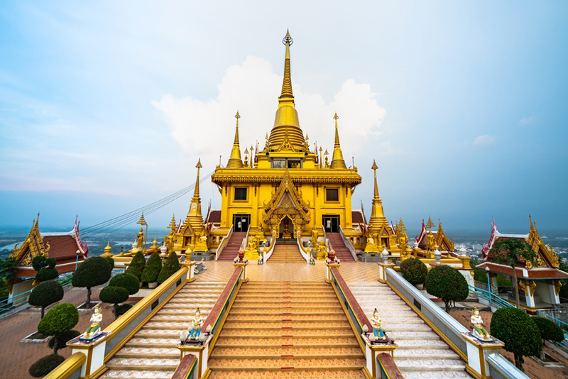 งานบุญประเพณีตักบาตรเทโวโรหณะ วัดคีรีวงศ์ จังหวัดนครสวรรค์