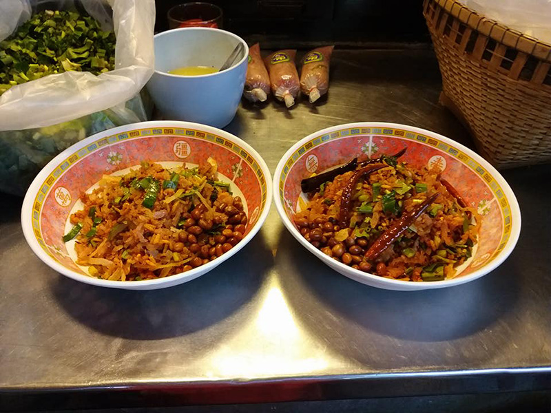 ร้านยำแหนมข้าวทอด