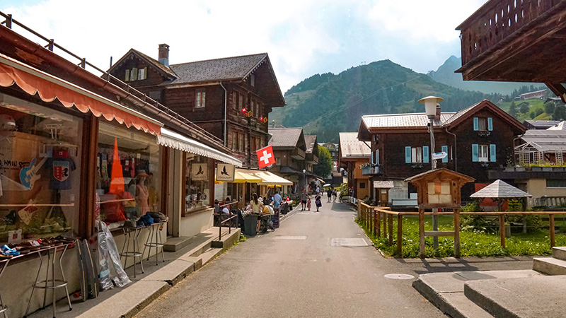 Lauterbrunnen สวิตเซอร์แลนด์ หมู่บ้านเทพนิยายกลางหุบเขา