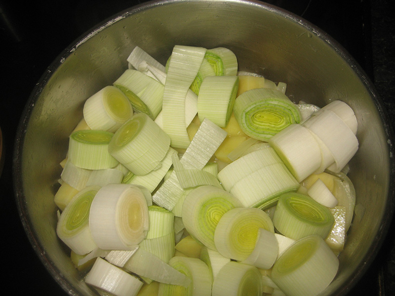 ซุปมันฝรั่งกับกระเทียมต้น เมนู Leek & Potato Soup เมนูซุป อาหารฝรั่ง สูตรอาหาร