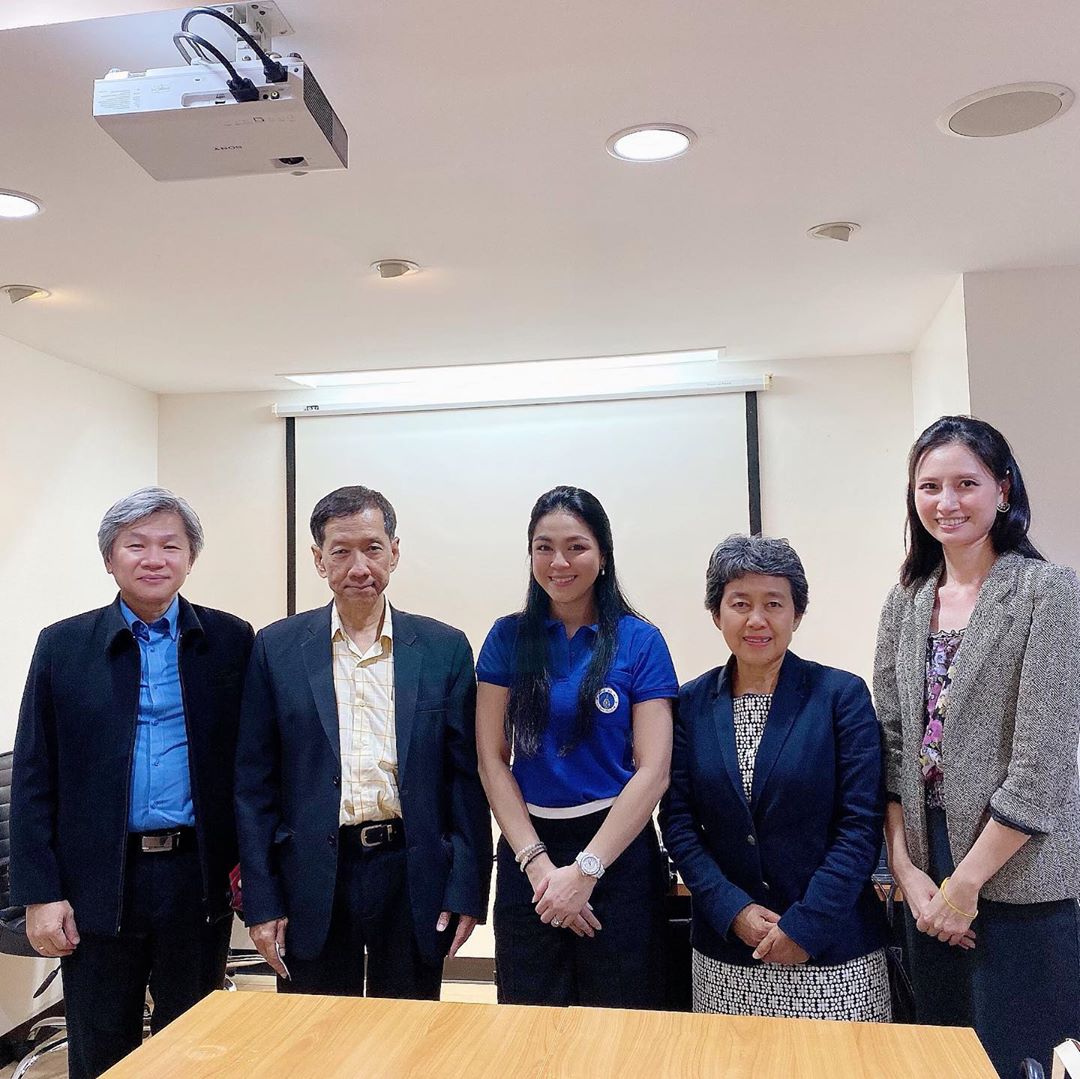 จอย ศิริลักษณ์