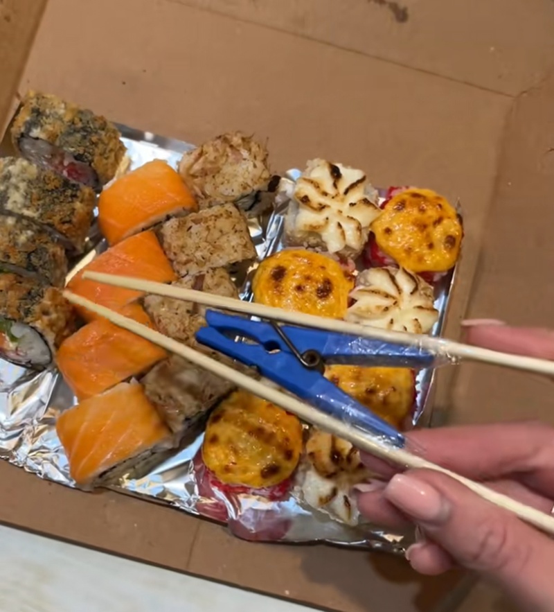 ใช้ตะเกียบ