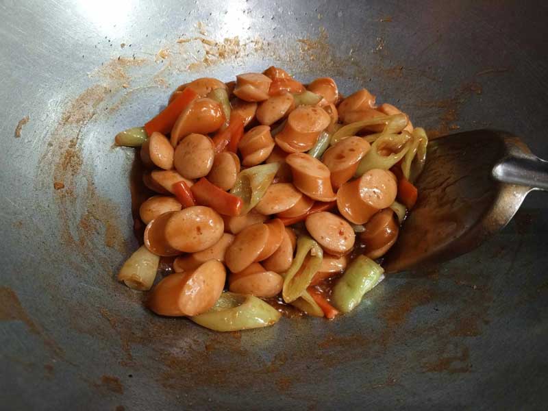 สูตรไส้กรอกผัดซอสมะเขือเทศ