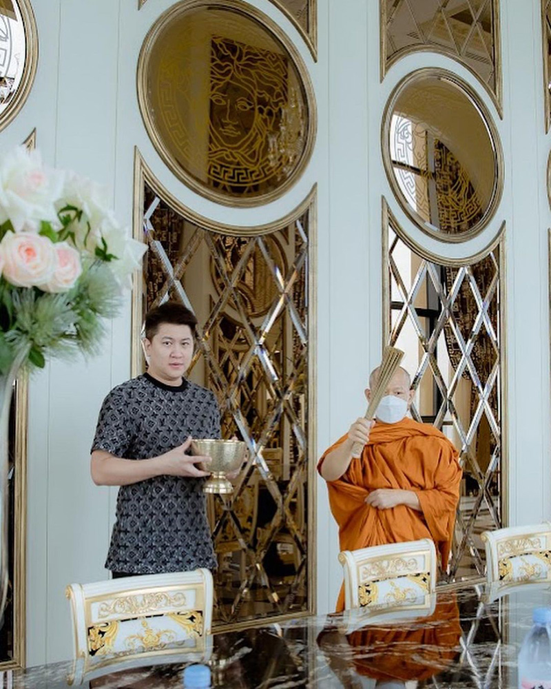  ไฮโซกี้ ทำบุญเพนท์เฮ้าส์หรู Versace 300 ล้าน