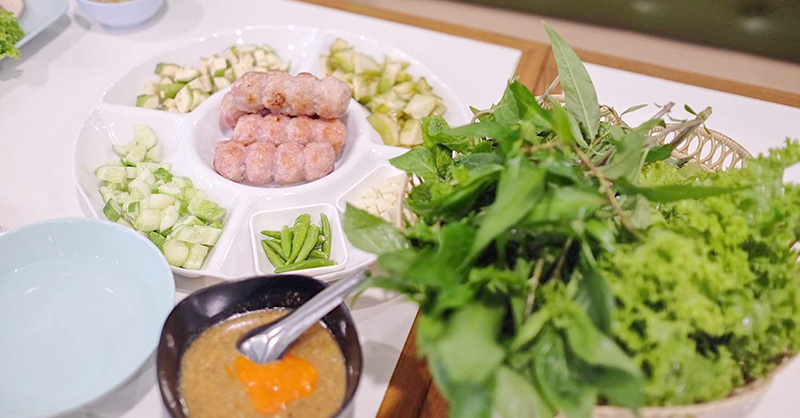 ร้านแหนมเนือง