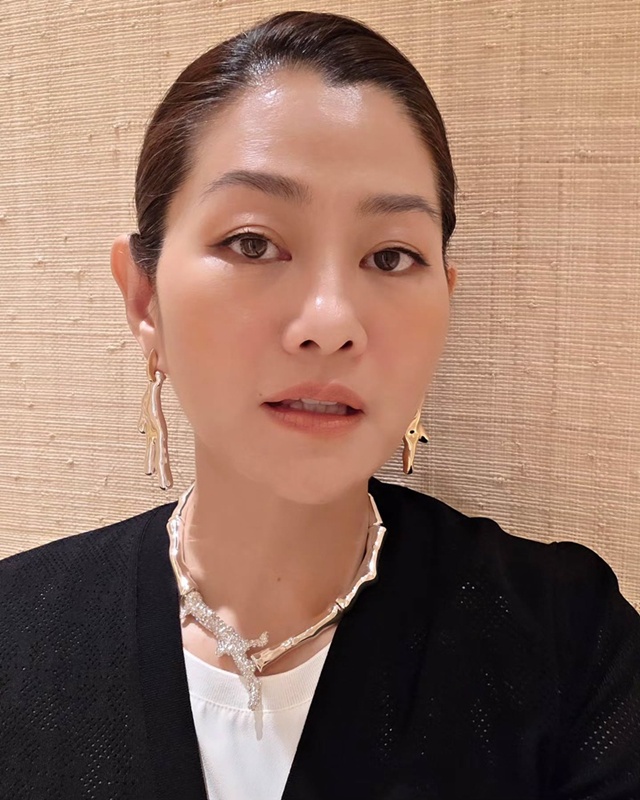 สู่ขวัญ บูลกุล อายุ 52 แล้ว