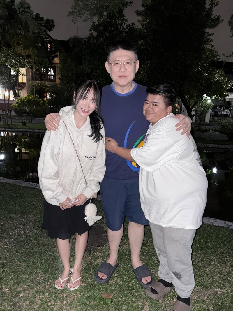 โก๊ะตี๋ อารามบอย พา ใบมิ้นต์ ไปลอยกระทงกับ พี่สรยุทธ 