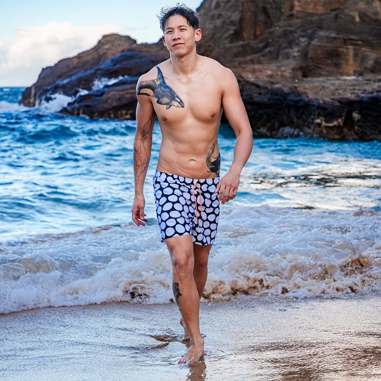 ทราย สก๊อต โชว์หุ่นเฟิร์ม ซิกแพกมาเต็ม อย่างเท่