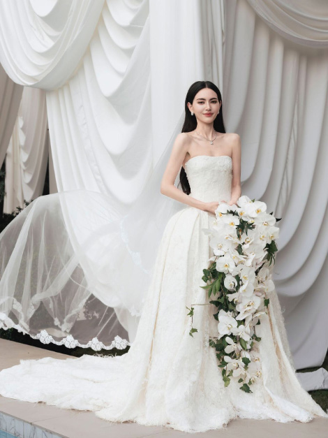 ใหม่ ดาวิกา