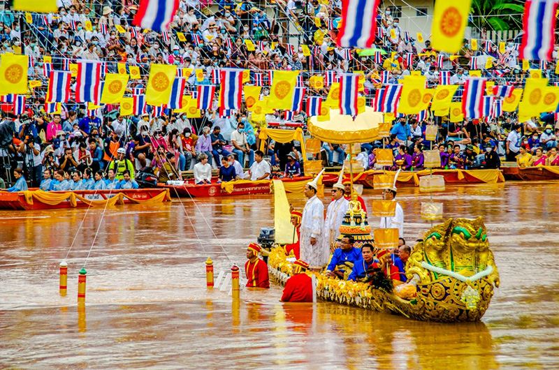 อุ้มพระดำน้ำ
