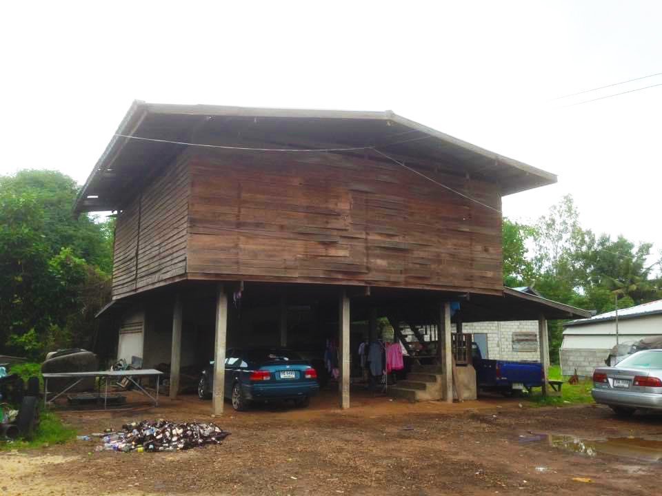 บ้านไม้เก่า