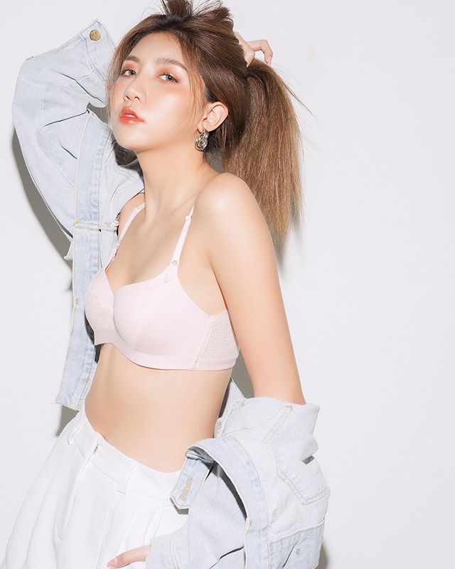 ชมพู่ ศศิ