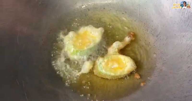 วิธีทอดมะเขือยาวชุบไข่