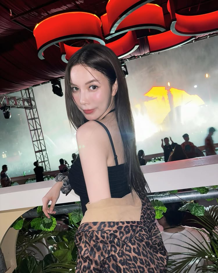 มุก วรนิษฐ์ ใส่ทูพีซสะกิดใจ โชว์หุ่นสวยเซ็กซี่จากมัลดีฟส์