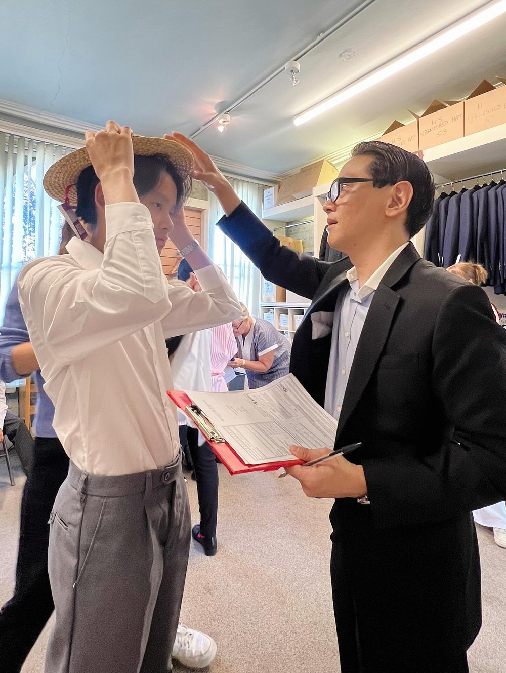 น้องนพ ลูกชาย นาเดีย โสณกุล บินเรียนต่อ Harrow อังกฤษ ลองยูนิฟอร์มหล่อเท่สมฐานะ 