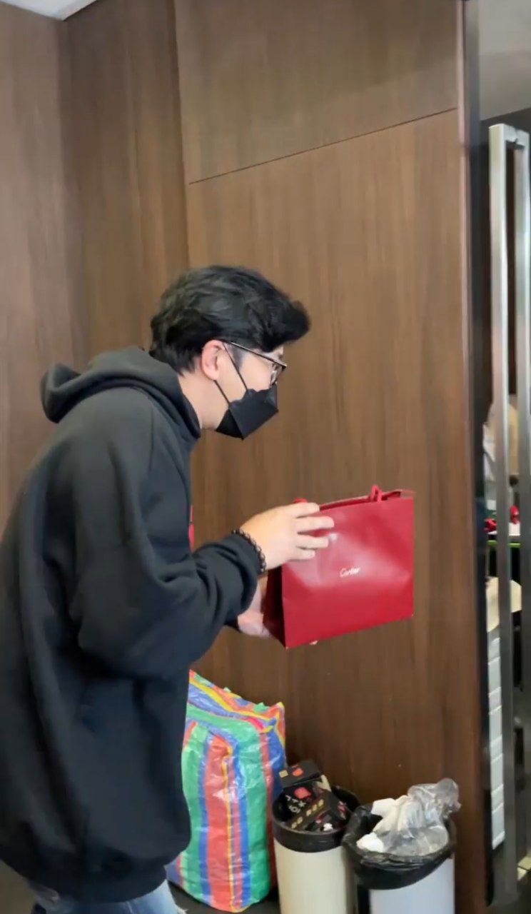  หนุ่ม กรรชัย มดดำ 