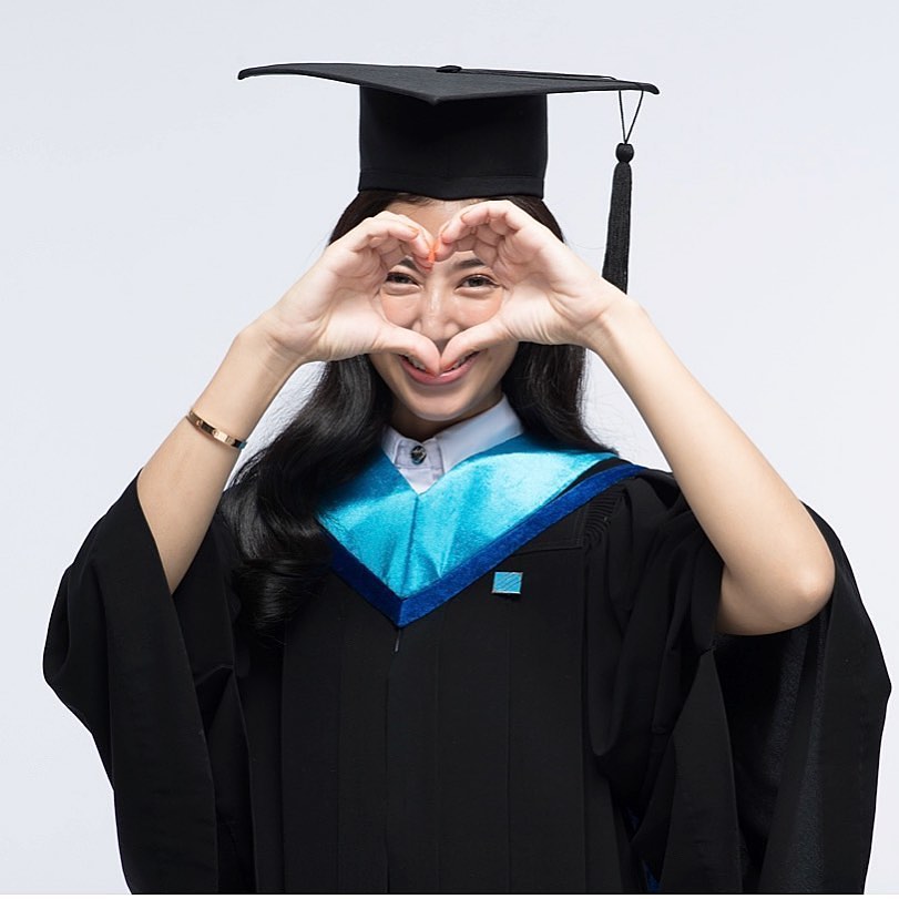 มิ้นต์ ชาลิดา รับปริญญา