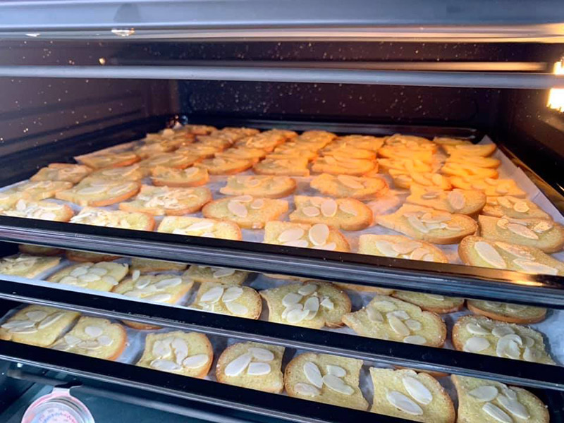 ร้านขนมปังกรอบ