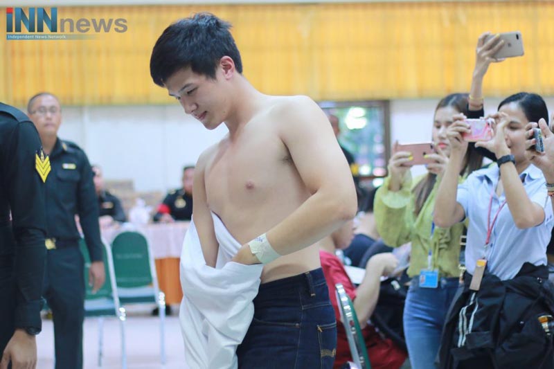 เจมส์ มาร์ เกณฑ์ทหาร