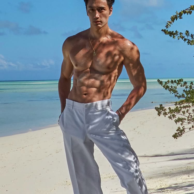 ฉวนโต ทาน นายแบบคนดัง วัย 59 ปี