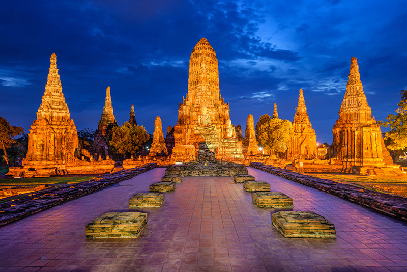 วัดไชยวัฒนาราม ตอนกลางคืน