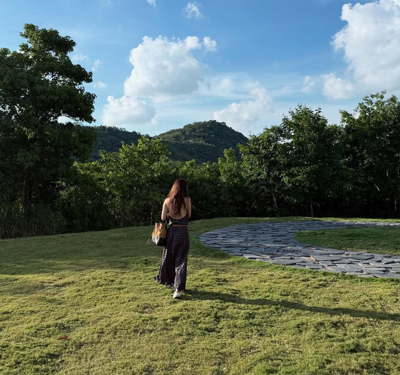 มิว นิษฐา โชว์หุ่นสุดเป๊ะ ควงไฮโซเซนต์ สามีและลูก เที่ยวเขาใหญ่ 