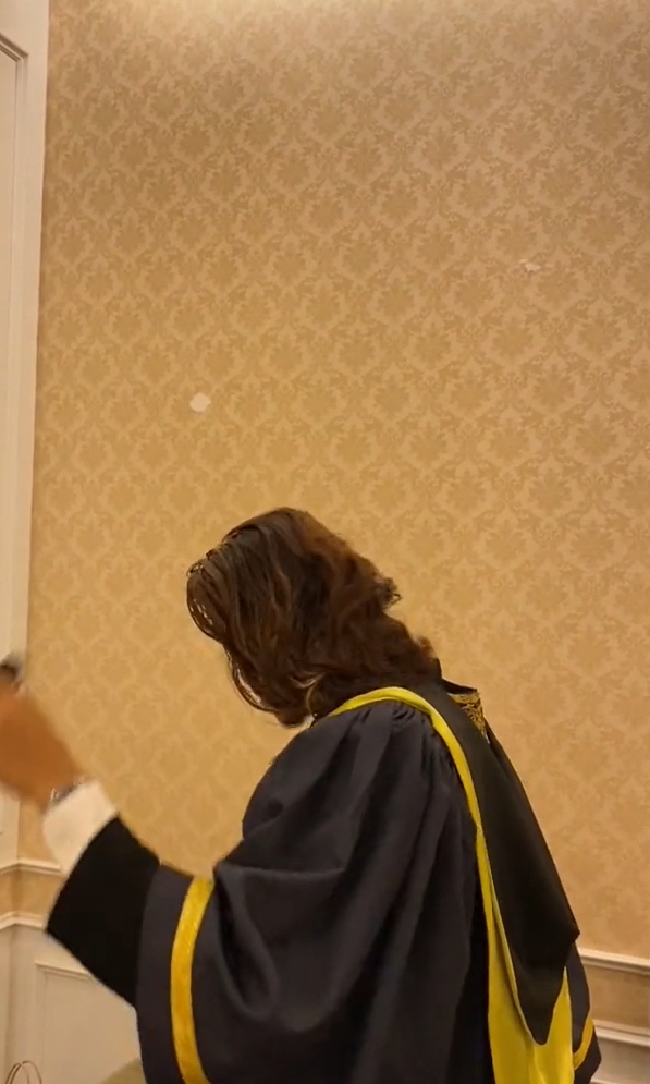 รับปริญญา