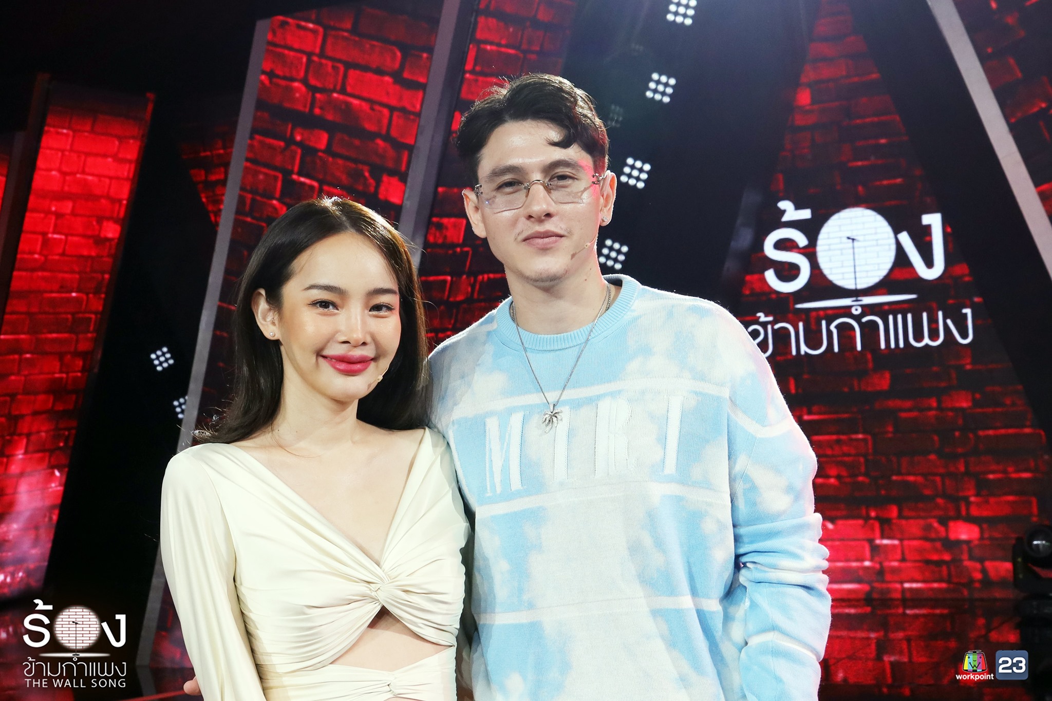 ร้องข้ามกำแพง