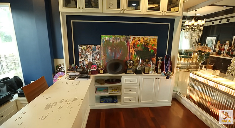 บ้าน ไฮโซข้าวโพด