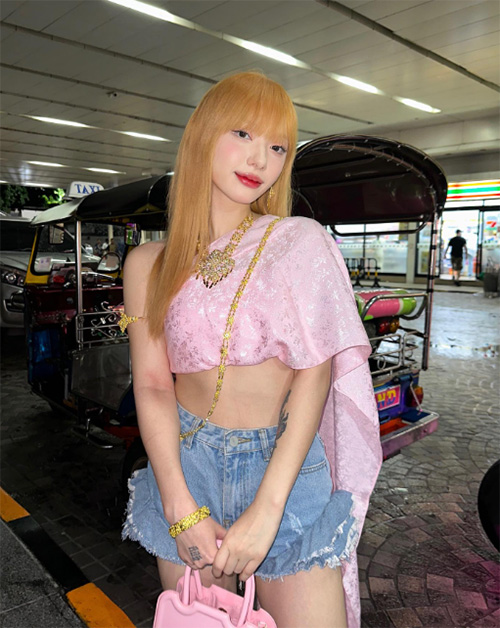 พลอยชมพู ญานนีน แฟชั่นสงกรานต์