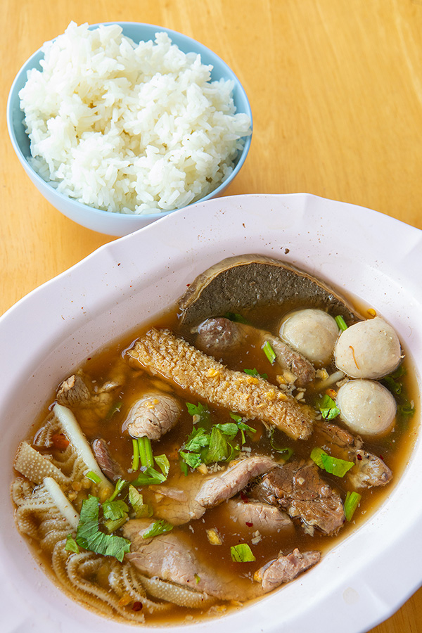 ร้านอาหารซอยลาซาล-แบริ่ง เนื้อตุ๋น นายป. ปากน้ำ